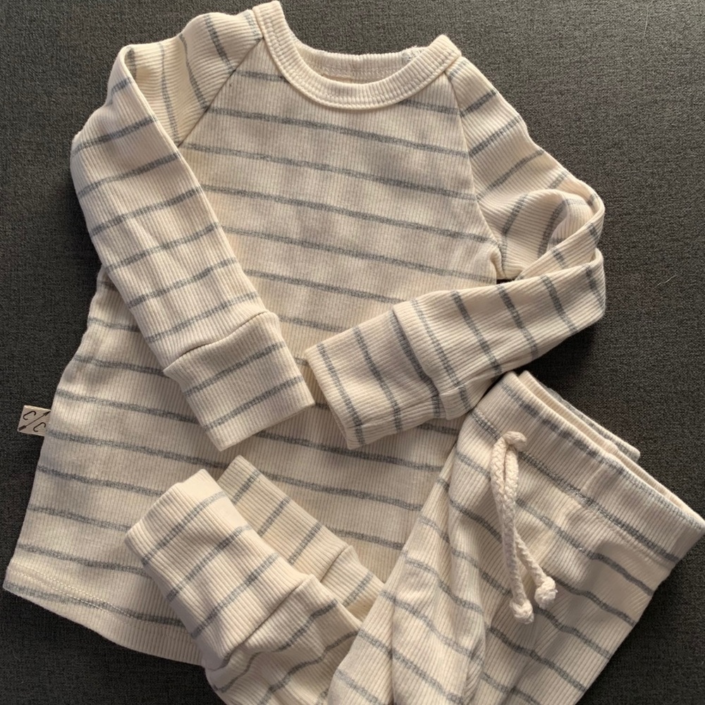 VGUC childhood clothing stone stripe 3/6 night set